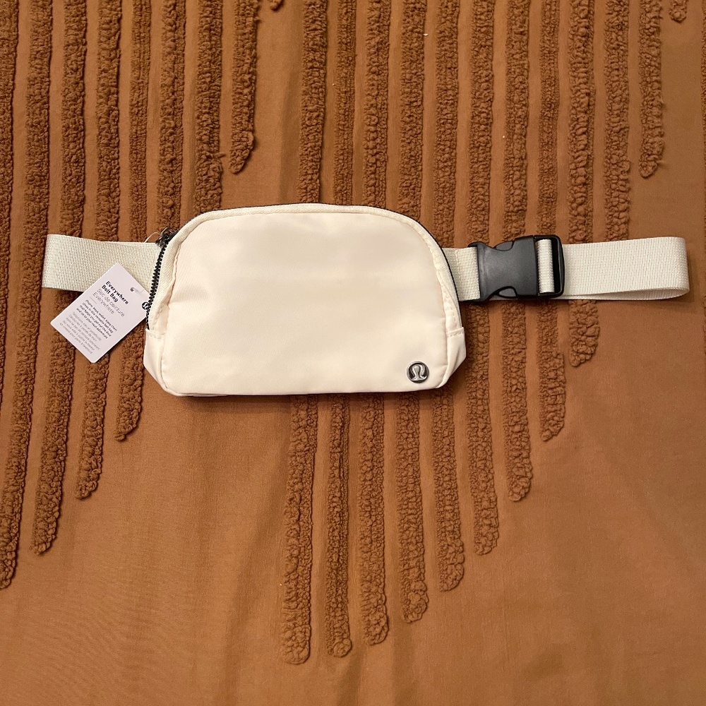 Lululemon everywhere belt bag